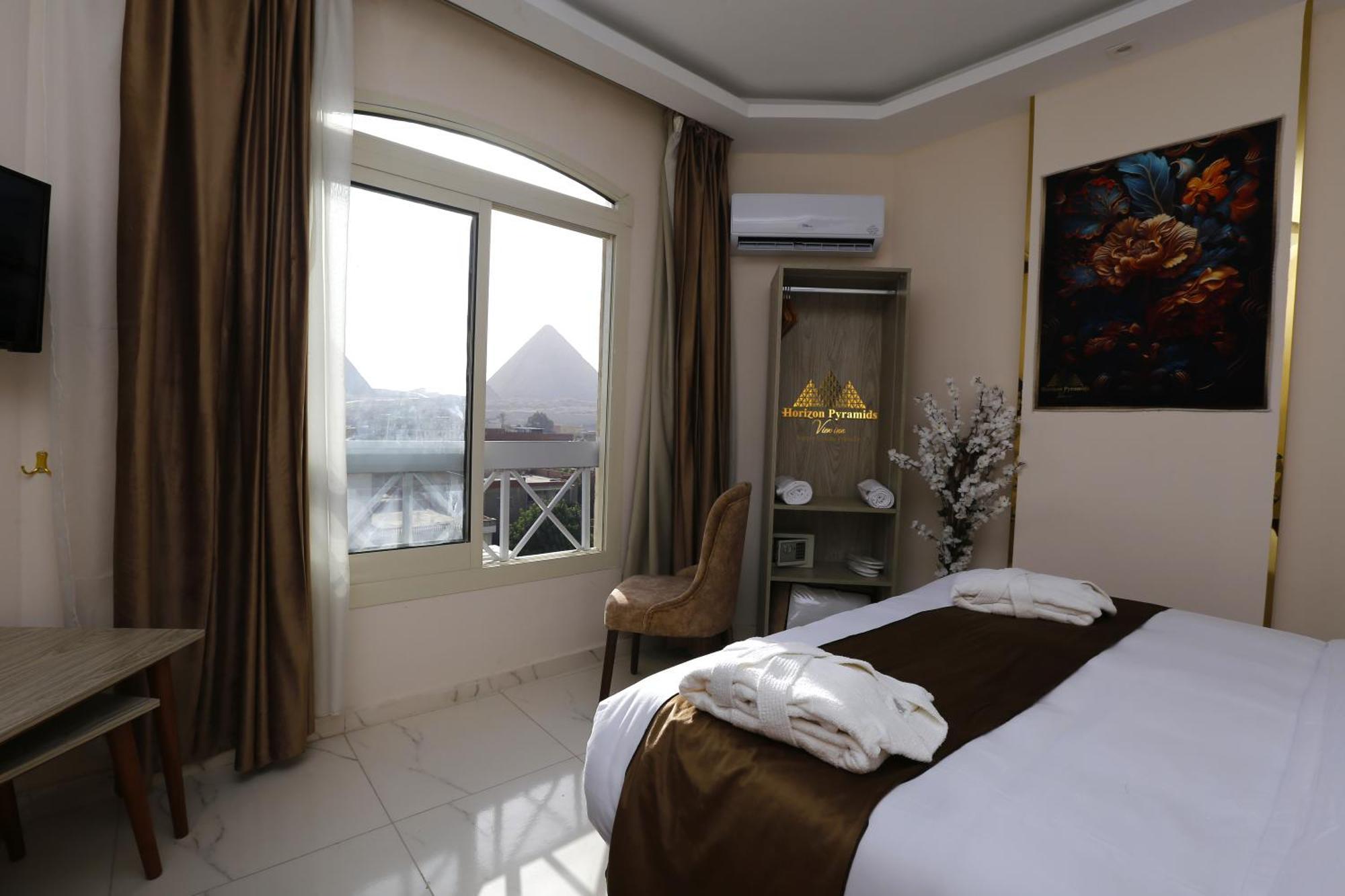 Horizon Pyramids View * Kafret el-Gabal