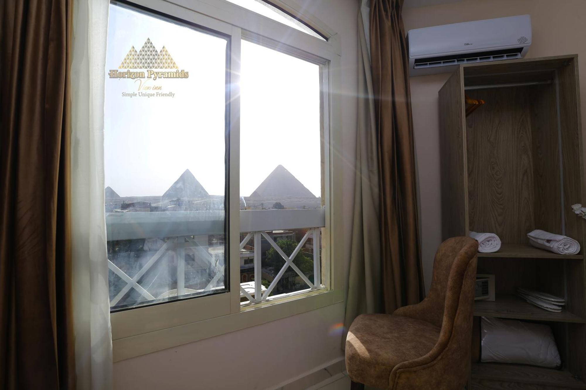 Horizon Pyramids View Kafret el-Gabal